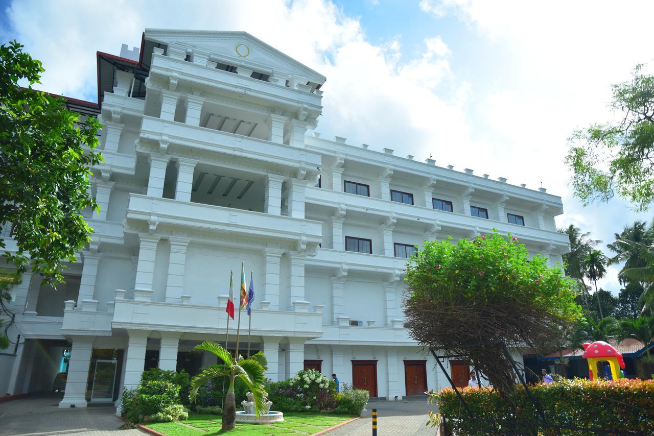 Euro Star Hotel Katunayaka Exterior foto